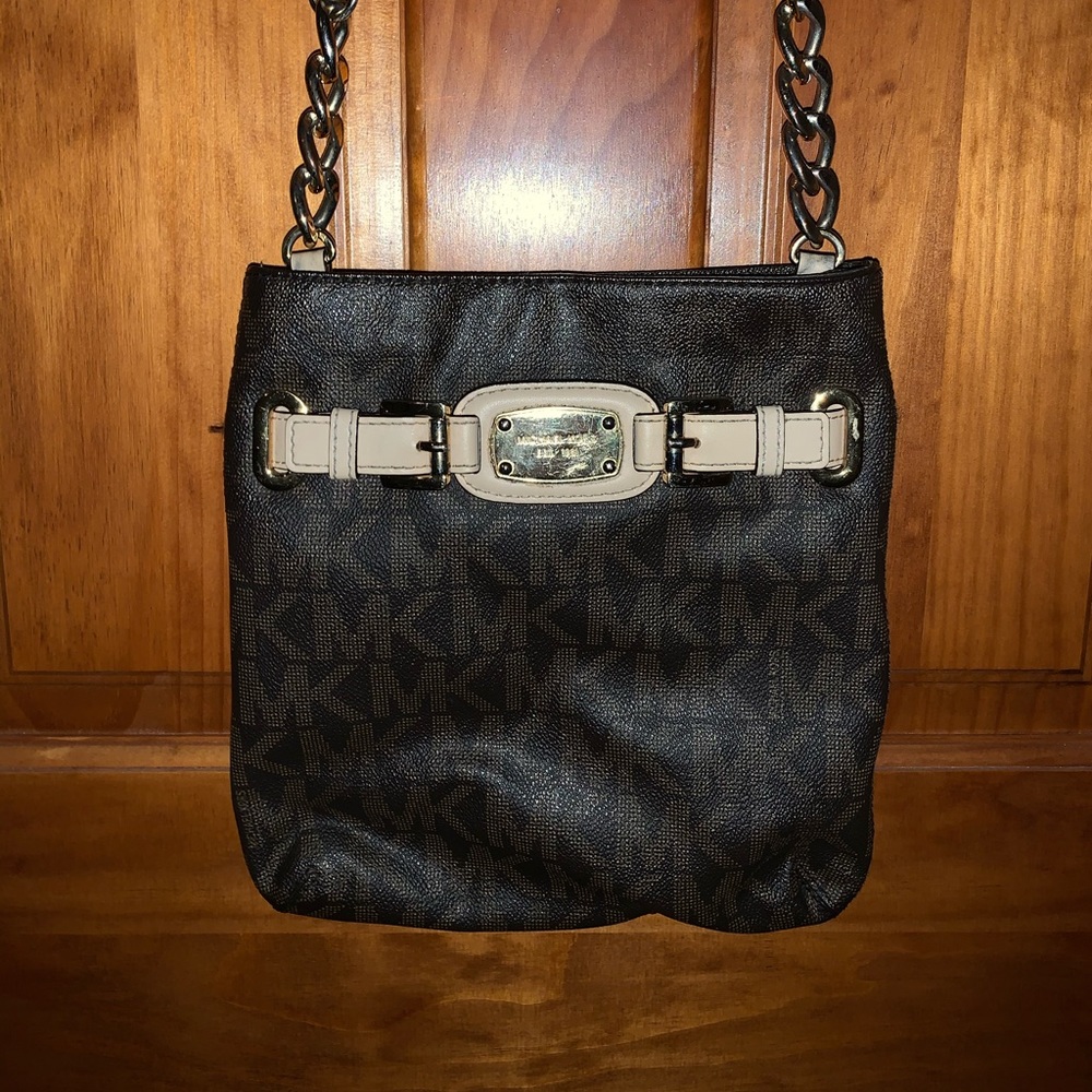Crossbody Michael Kors Purse!